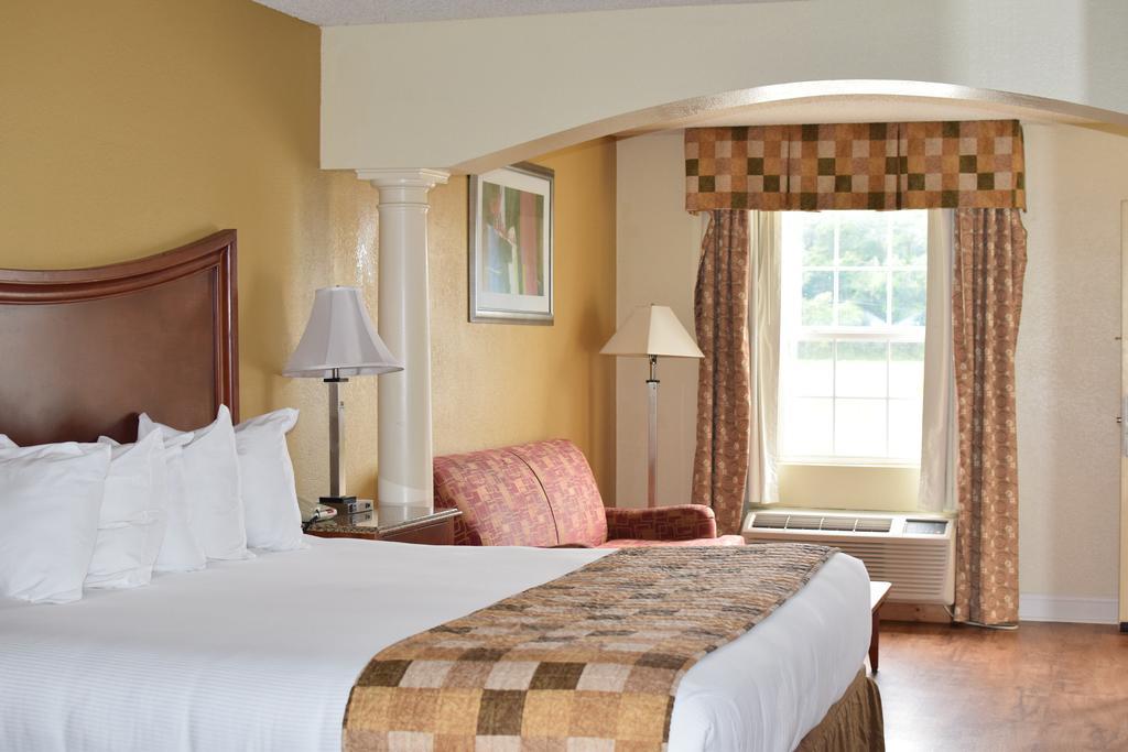 Atkinson Inn & Suites Ламбертон Экстерьер фото