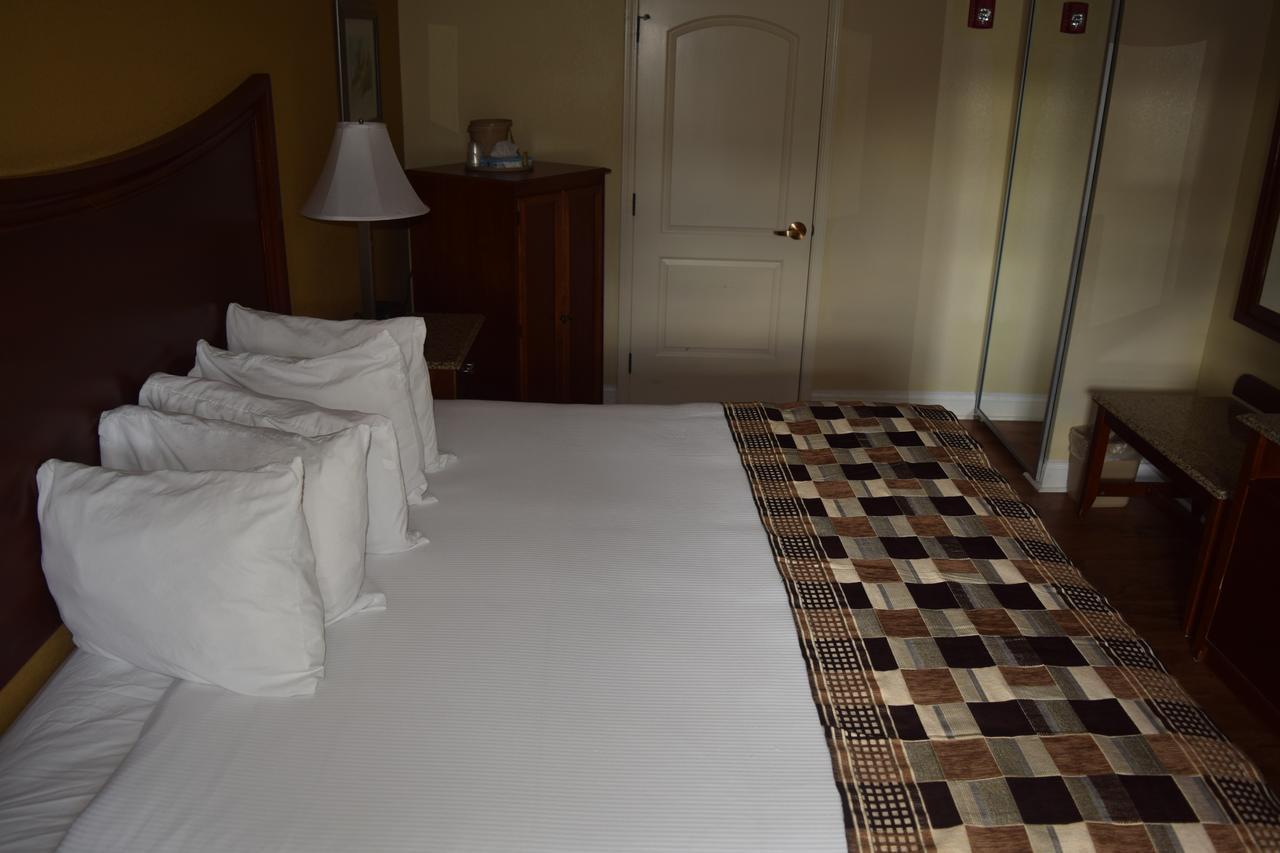 Atkinson Inn & Suites Ламбертон Экстерьер фото